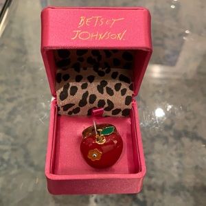 Betsy Johnson Apple Ring Apple🍎